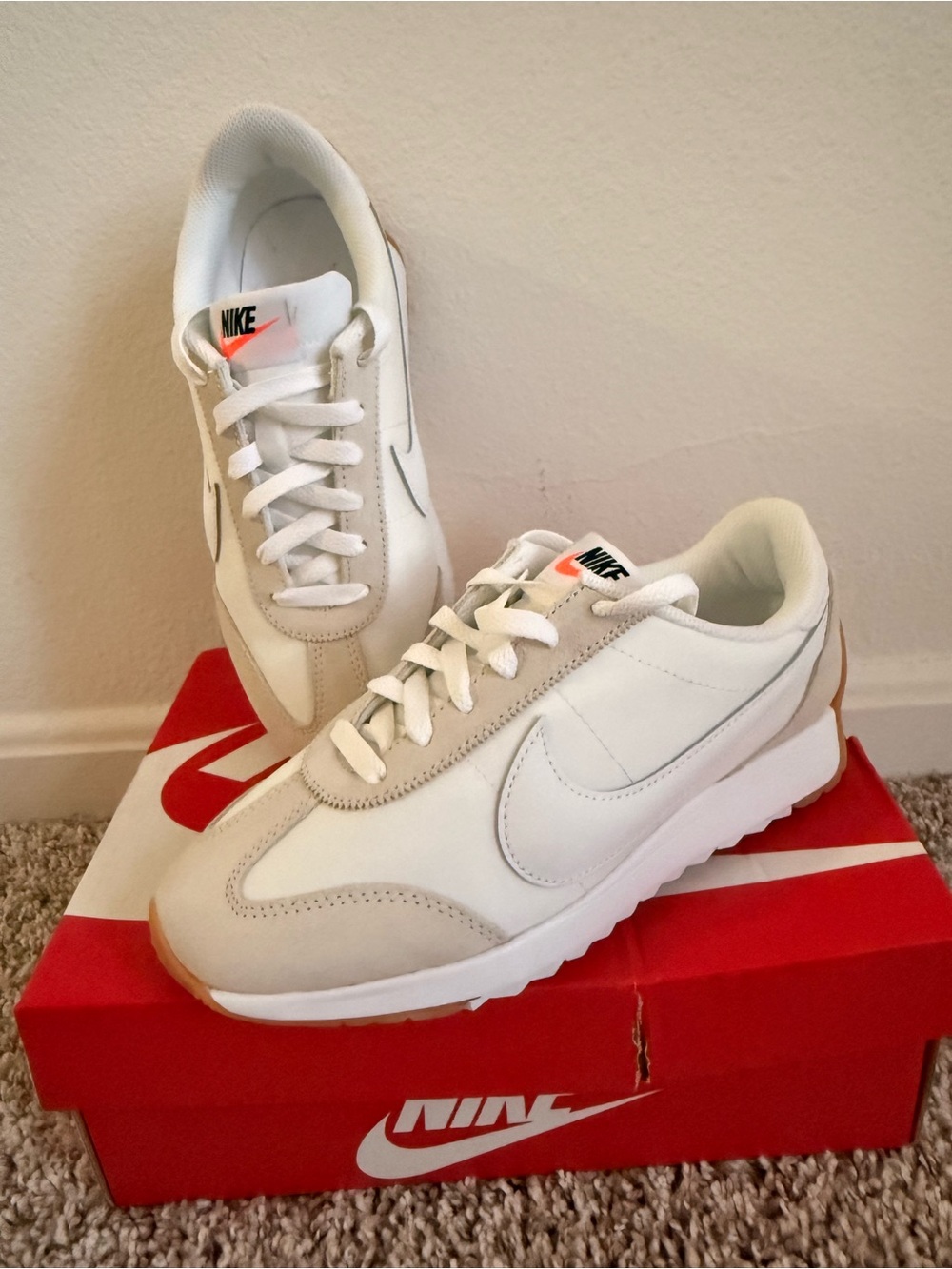 Nike woman’s pacific white safety orange size 6.5
